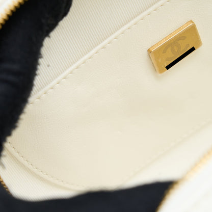 Chanel 22s Heart Bag Lambskin White L (Microchip)
