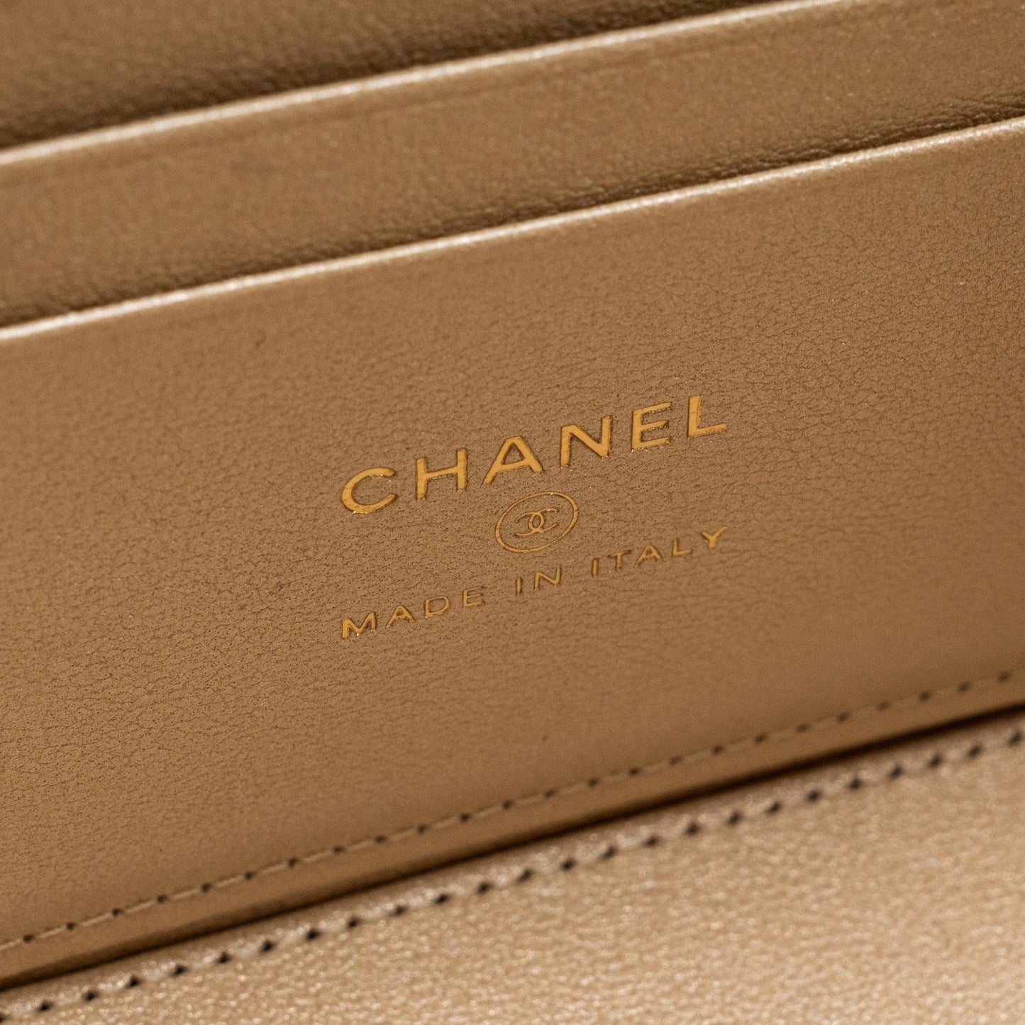 Chanel long vanity with lambskin white  (Microchip)