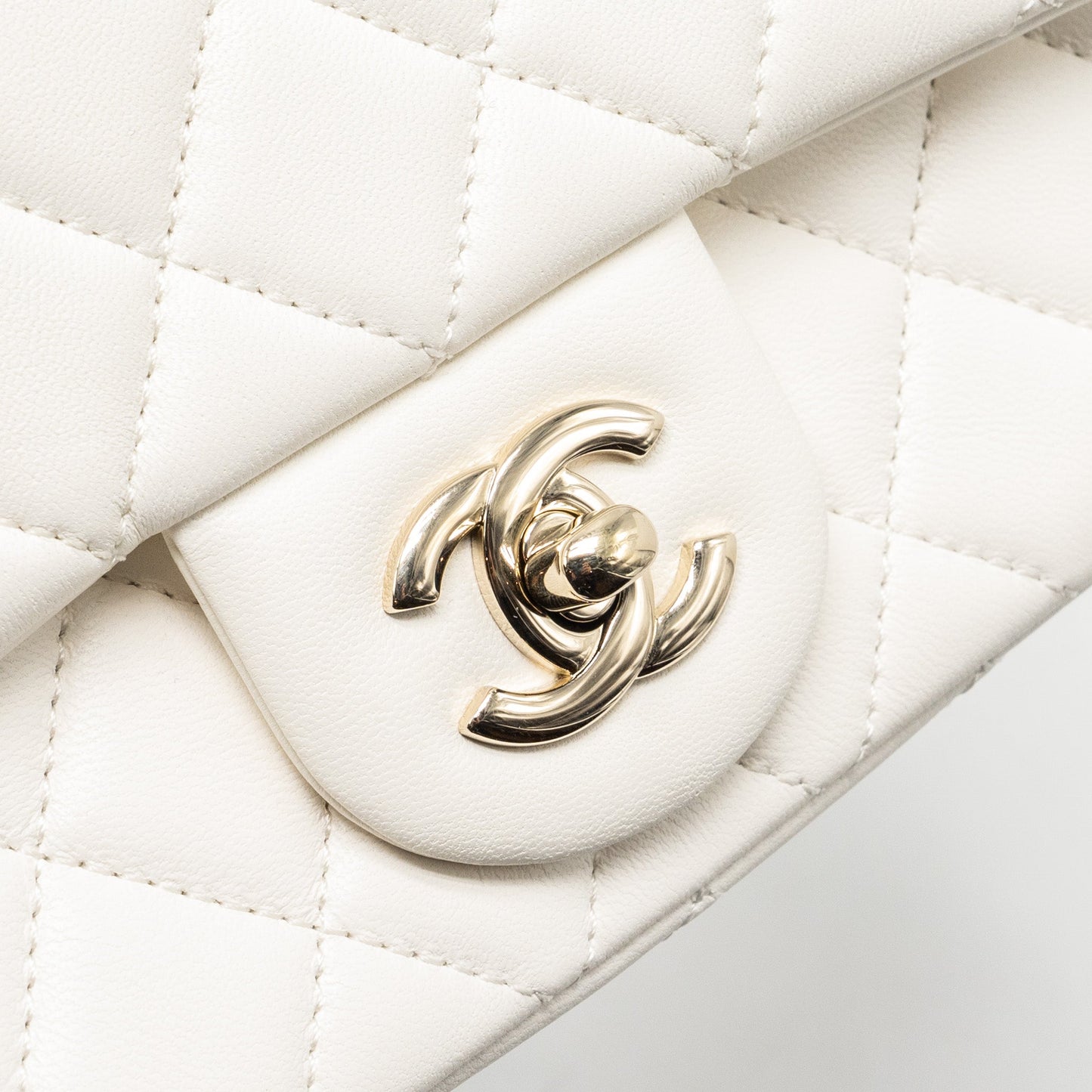 Chanel 23C pearl crush mini rectangular flap bag lambskin white L (microchip)