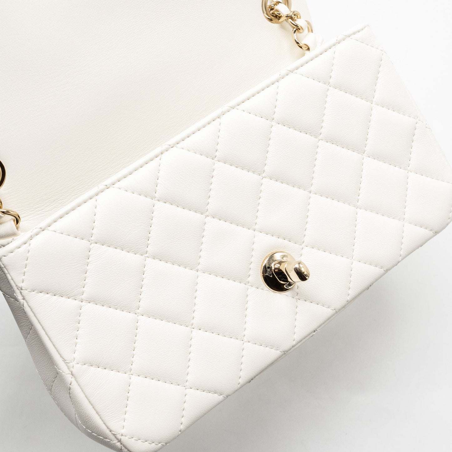 Chanel 23C pearl crush mini rectangular flap bag lambskin white L (microchip)