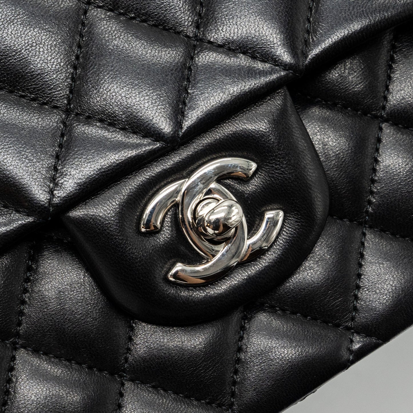Chanel medium classic double flap bag lambskin black