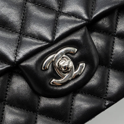 Chanel medium classic double flap bag lambskin black