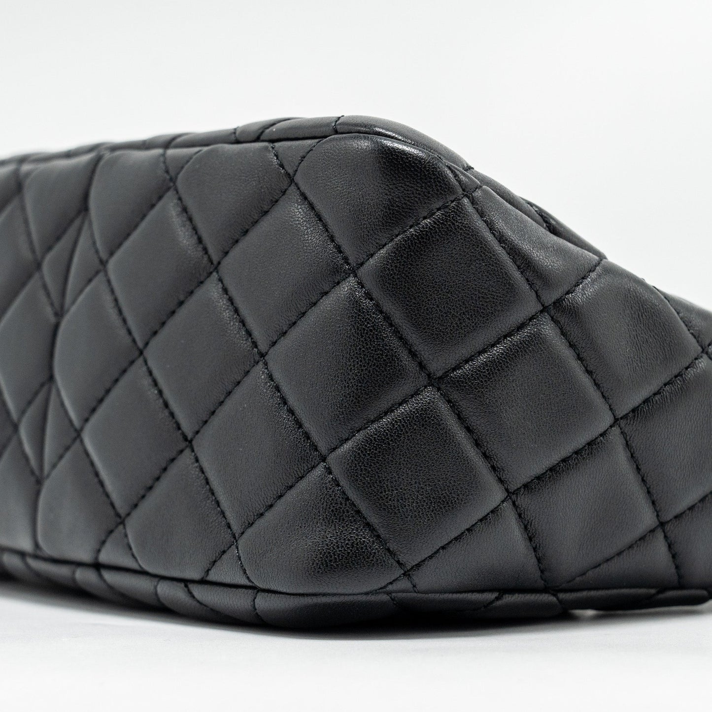Chanel 22B Pearl Crush Hobo Bag Lambskin BLACK  (Microchip)