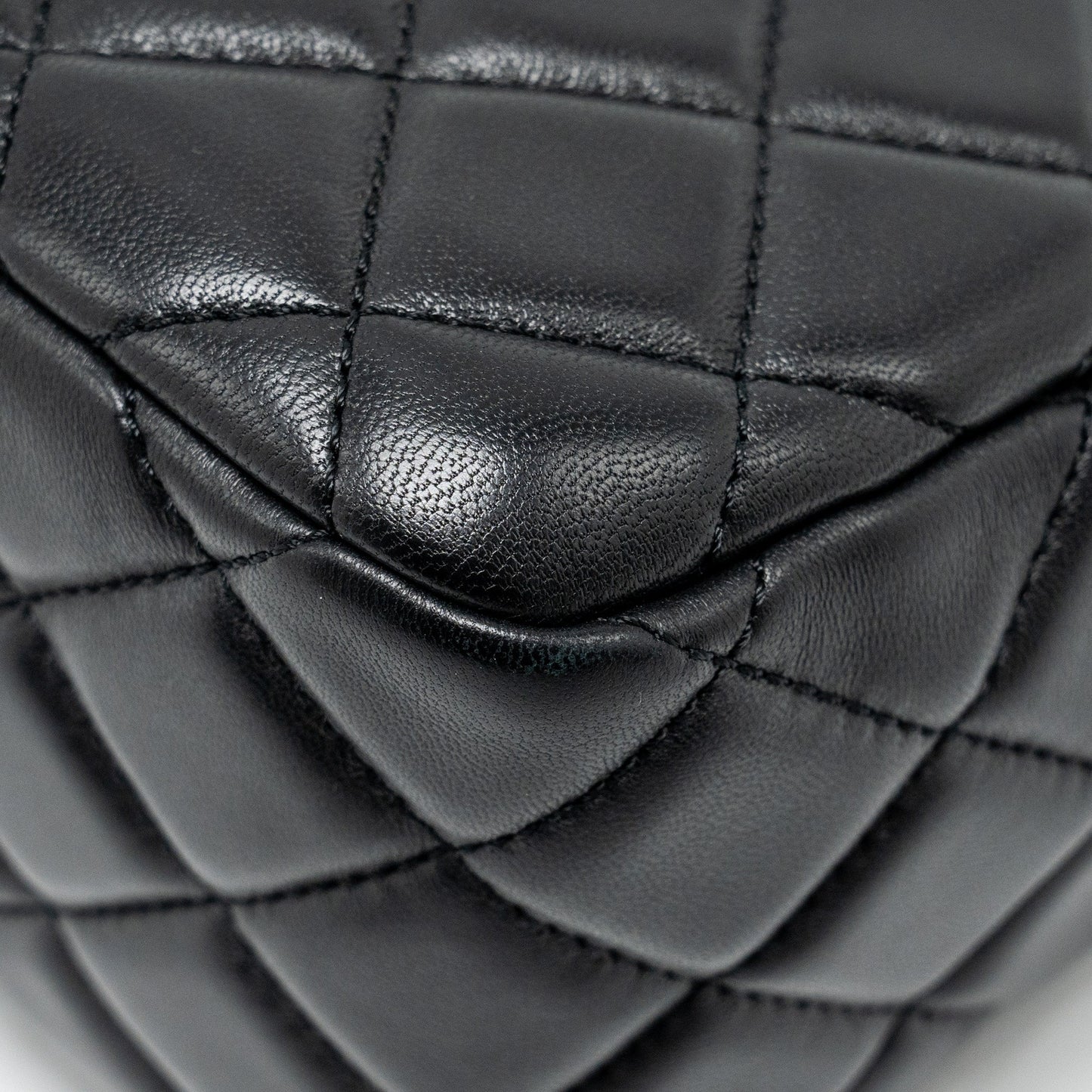 Chanel 22B Pearl Crush Hobo Bag Lambskin BLACK  (Microchip)