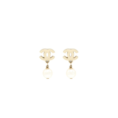 Chanel CC Logo With Pearl Drop Earrings L