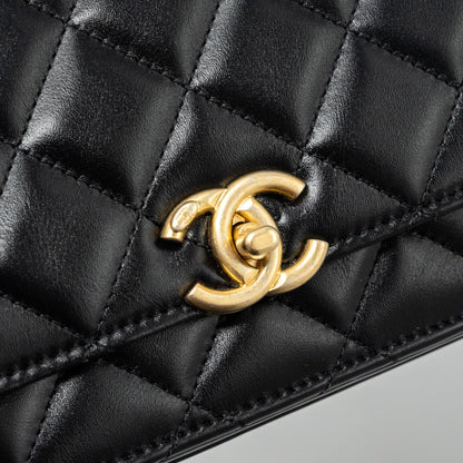 Chanel 24C gold Crush wallet on chain calfskin black  (microchip)