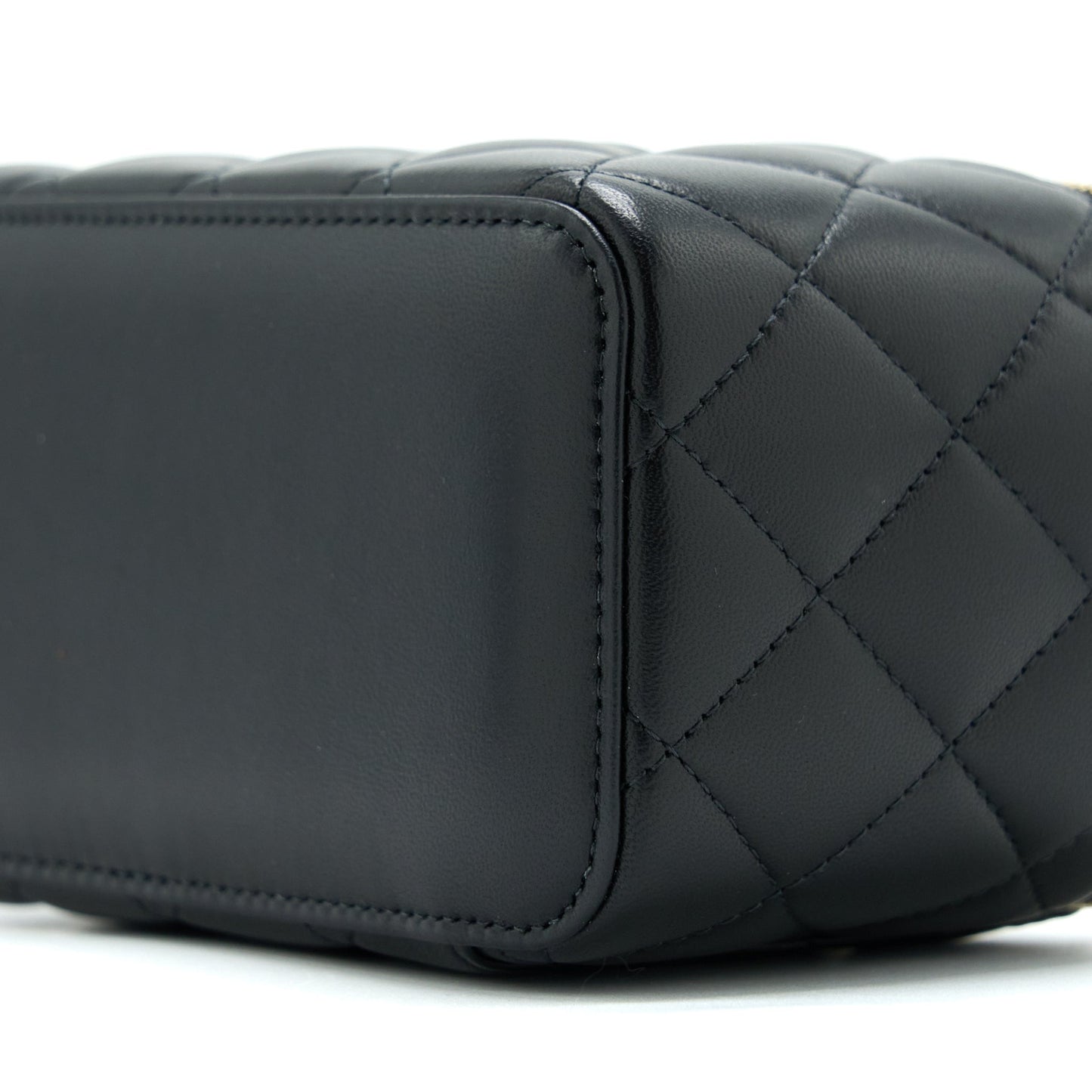Chanel 22A Pearl Crush Long Vanity With Chain Lambskin Black