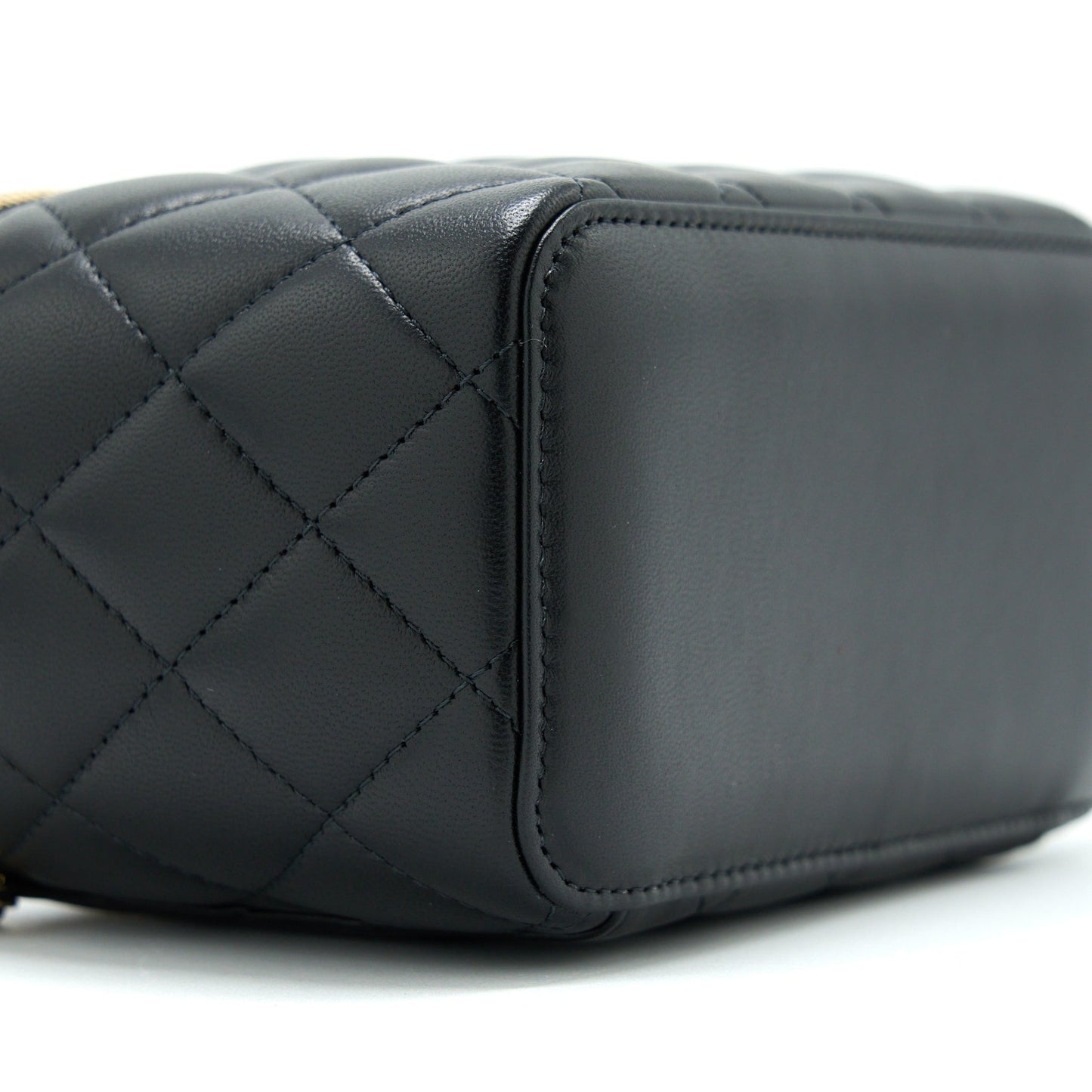 Chanel 22A Pearl Crush Long Vanity With Chain Lambskin Black