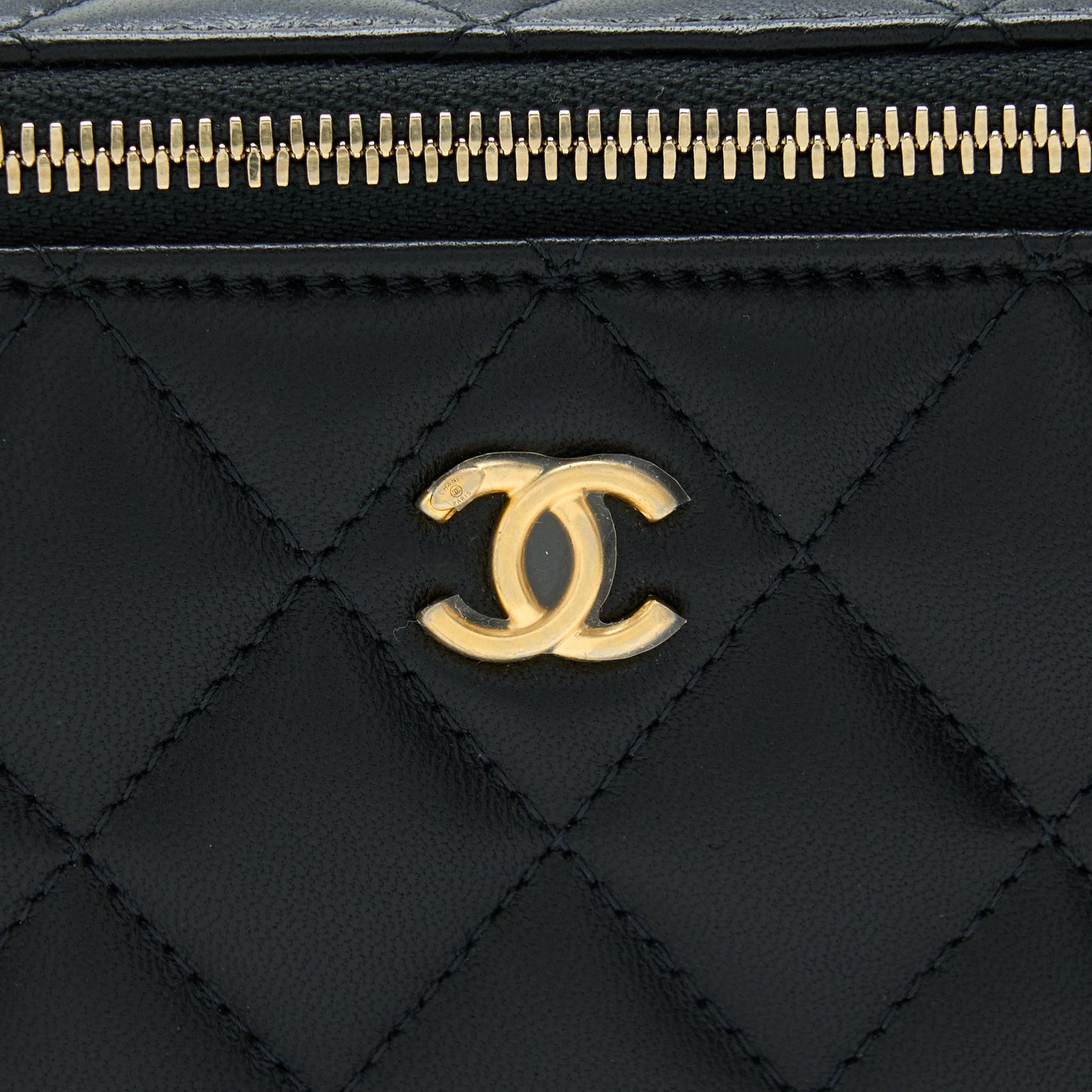 Chanel 22A Pearl Crush Long Vanity With Chain Lambskin Black