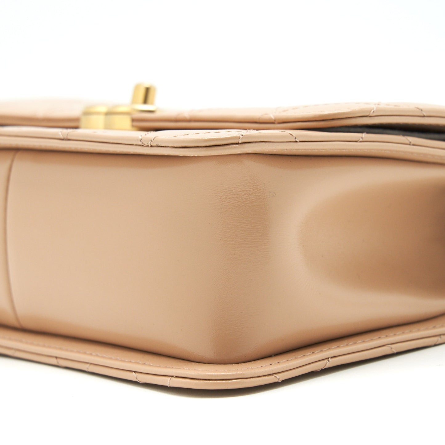 Chanel 21A Gold Crush Flap Bag Calfskin beige