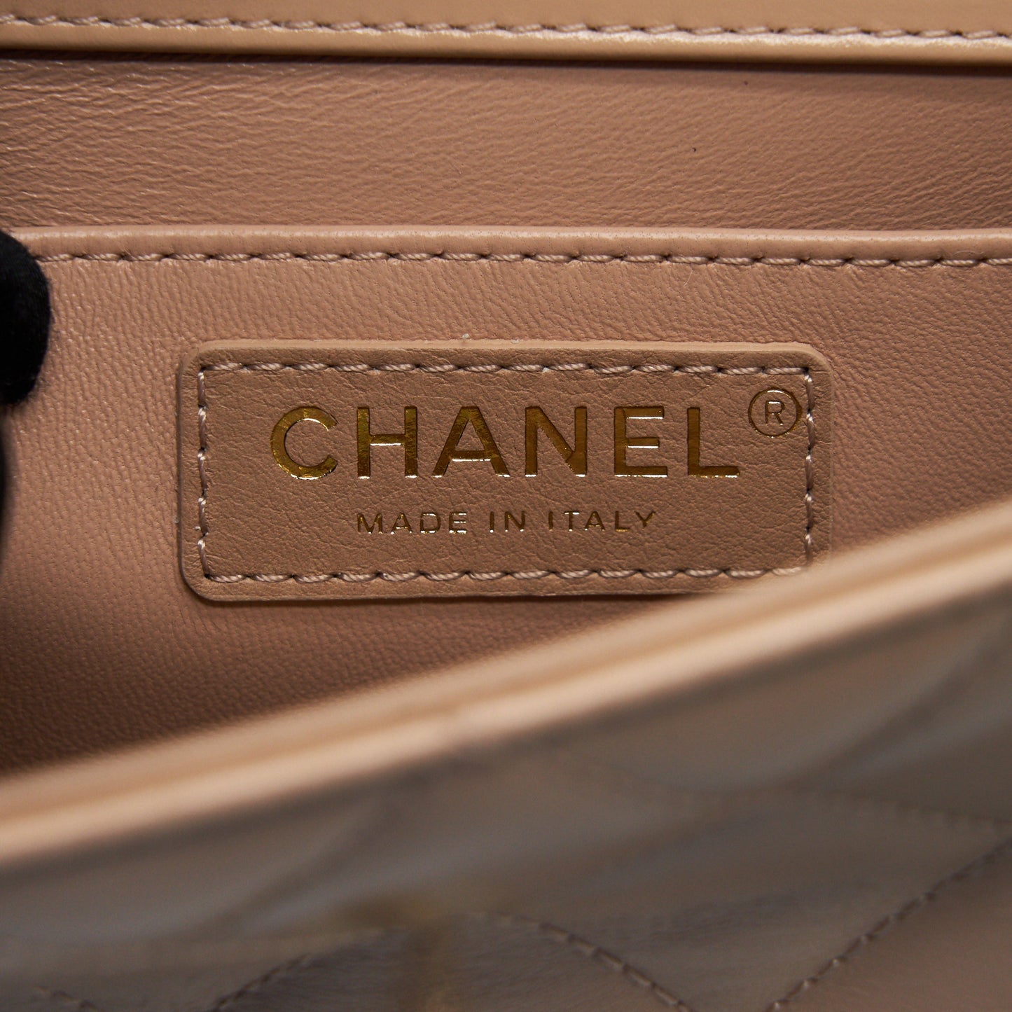 Chanel 21A Gold Crush Flap Bag Calfskin beige