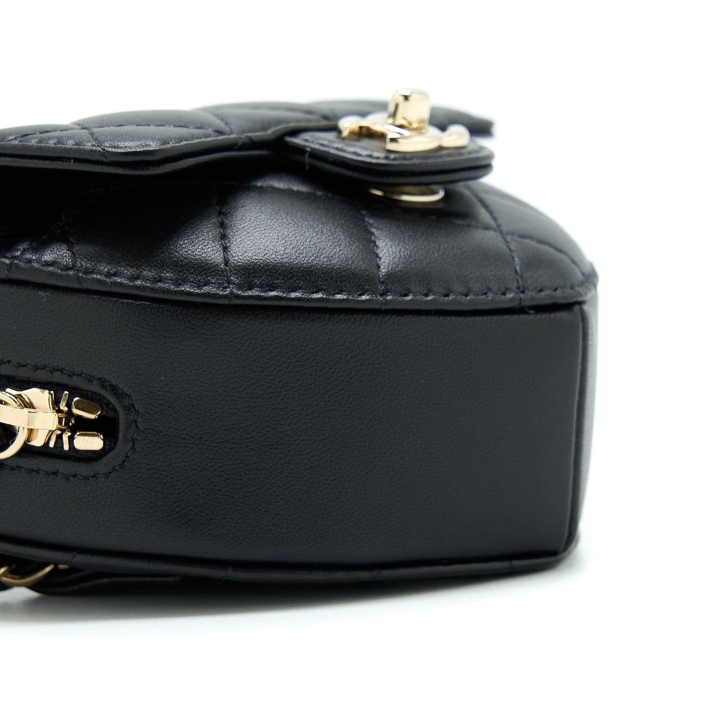 Chanel 22S Heart Belt Bag Lambskin Black L