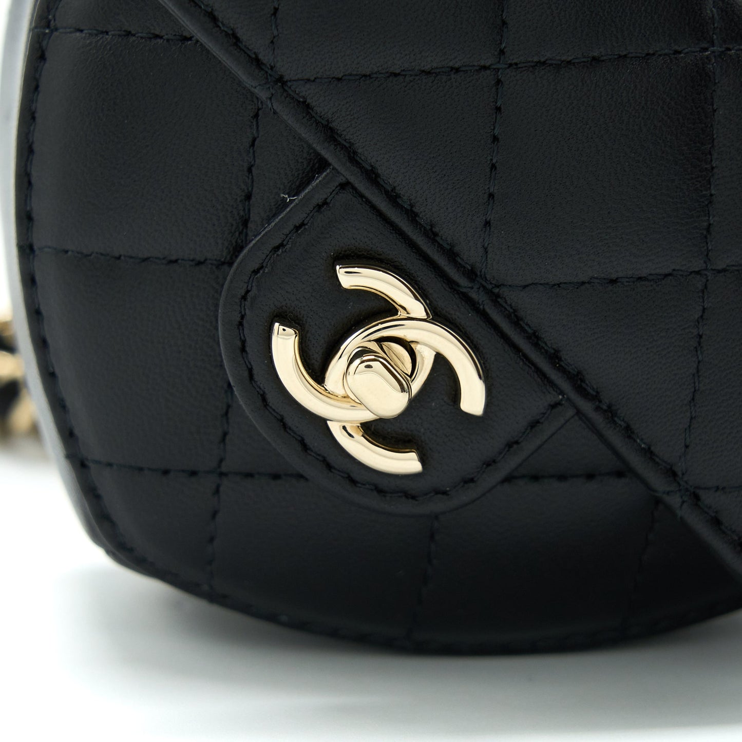 Chanel 22S Heart Belt Bag Lambskin Black L