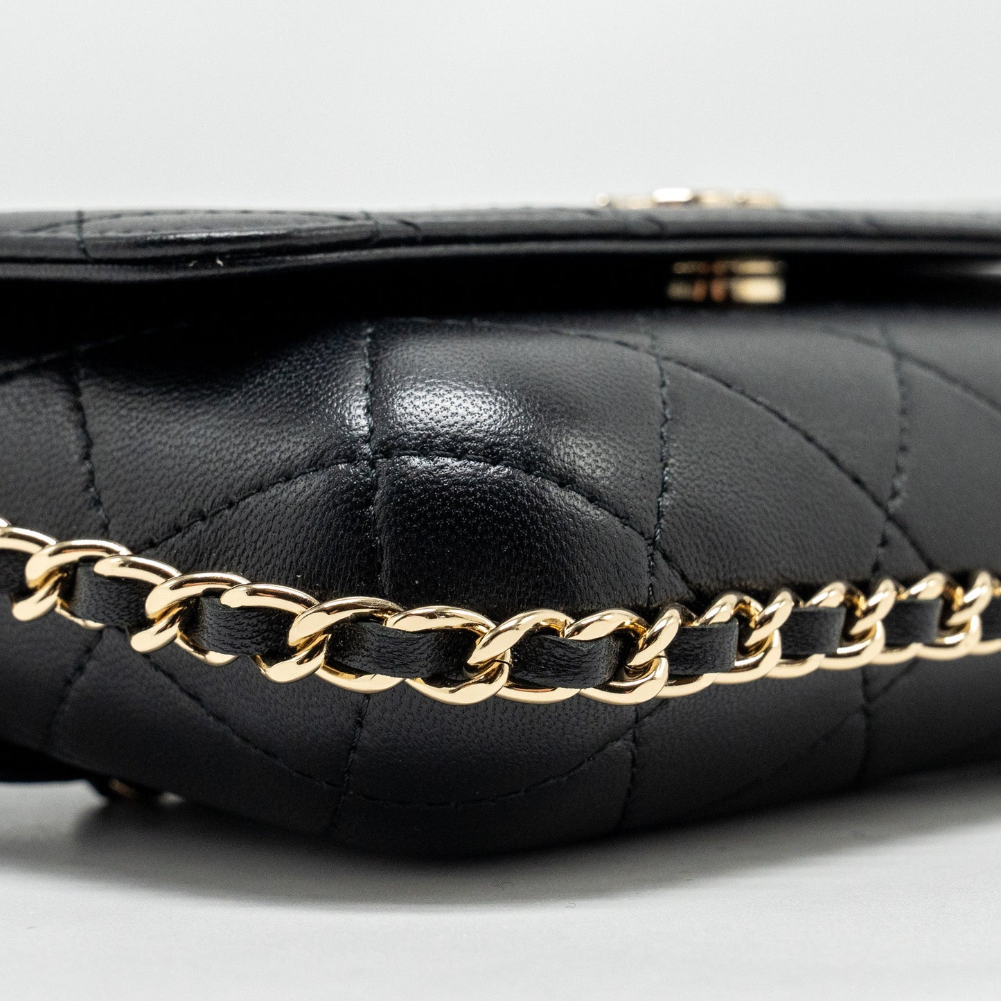 Chanel 22A Phone Case/Mini Wallet on Chain Lambskin Black L (Microchip)
