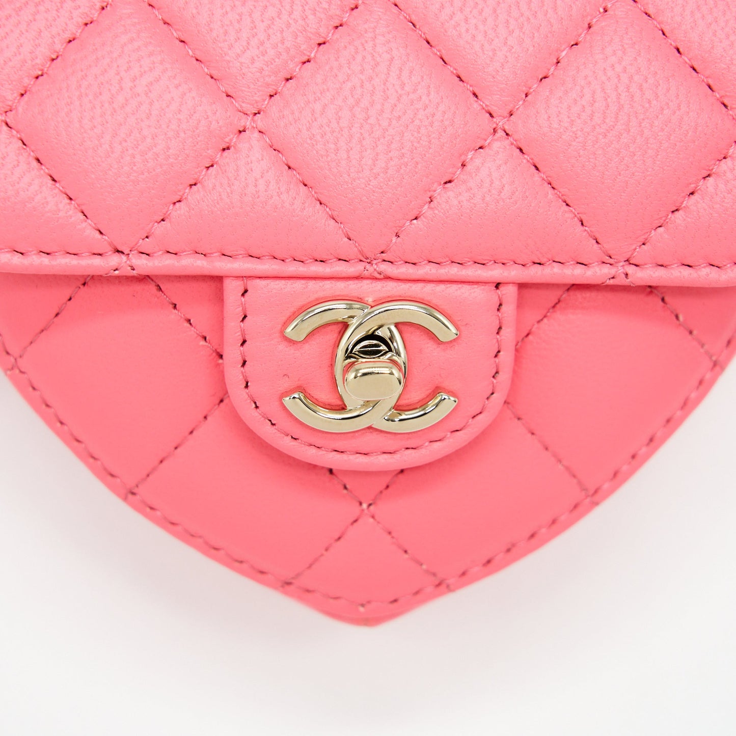 Chanel 22S Heart Belt Bag Lambskin Pink L