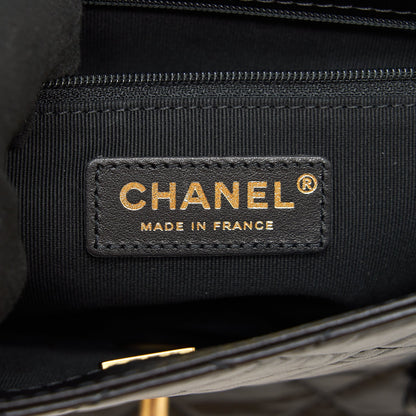 Chanel 21B Messenger Bag Calfskin Black