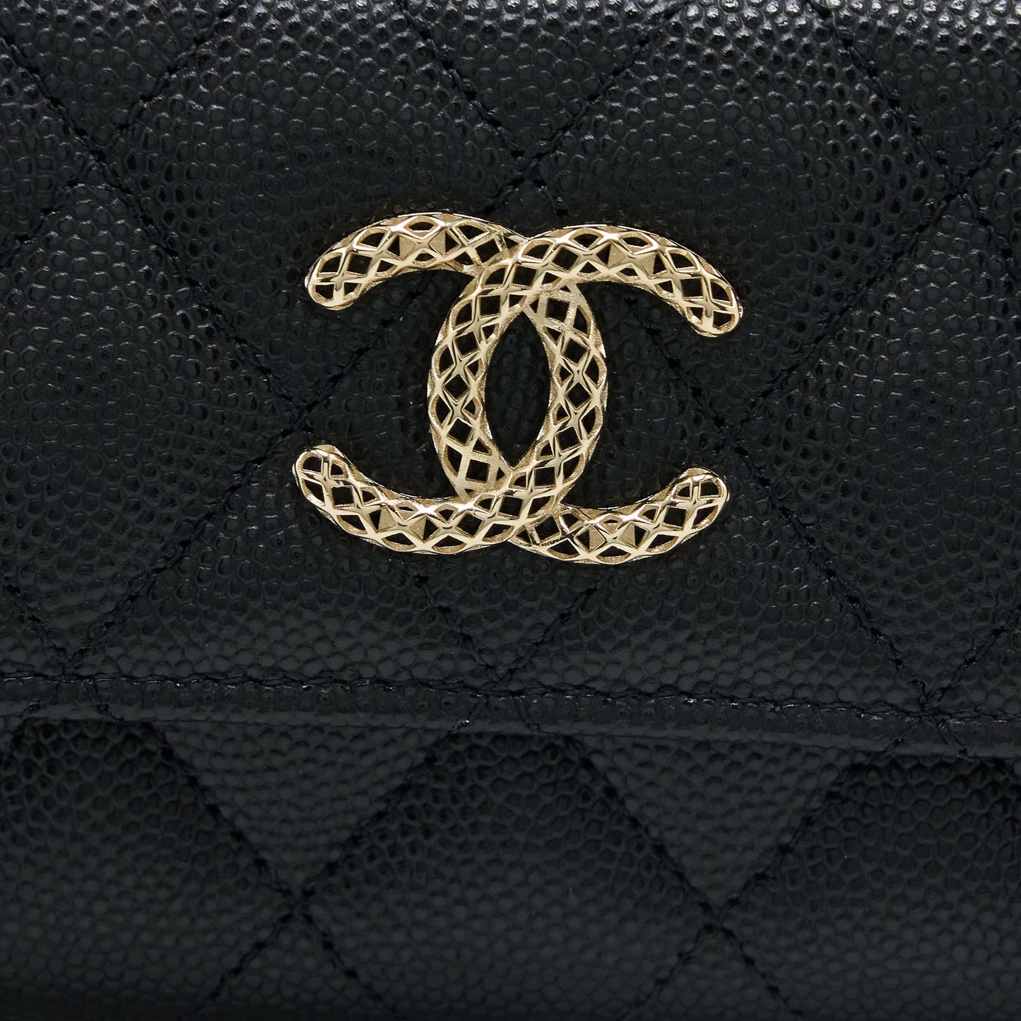 Chanel 23P Detailed Logo Flap Card Holder Caviar Black L (Microchip)