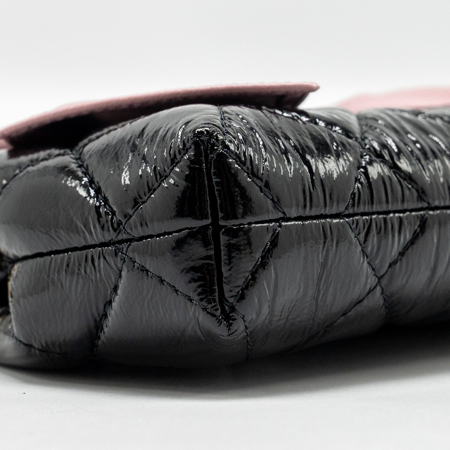CHANEL 24A Bowknot Clutch With Chain Patent Crumpled lambskin/Shiny Lambskin Black/Pink  (Microchip)
