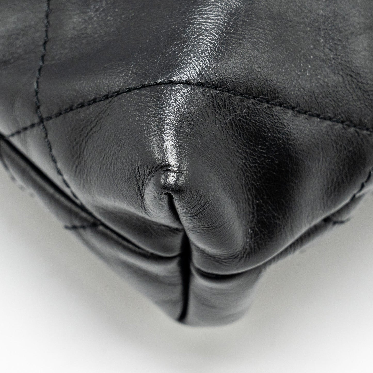 Chanel mini 22 Bag Shiny Calfskin Black  (Microchip)