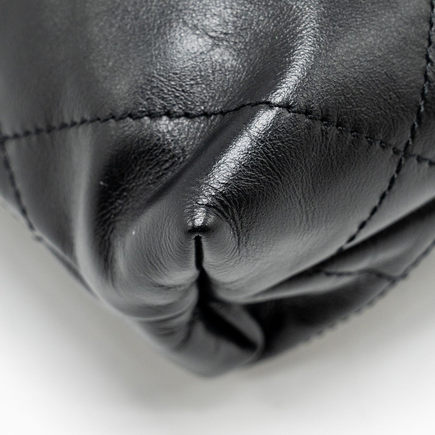 Chanel mini 22 Bag Shiny Calfskin Black  (Microchip)