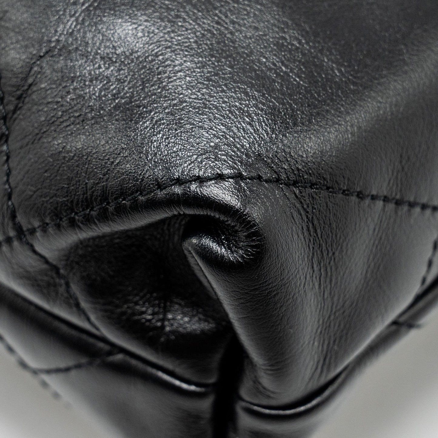 Chanel mini 22 Bag Shiny Calfskin Black  (Microchip)