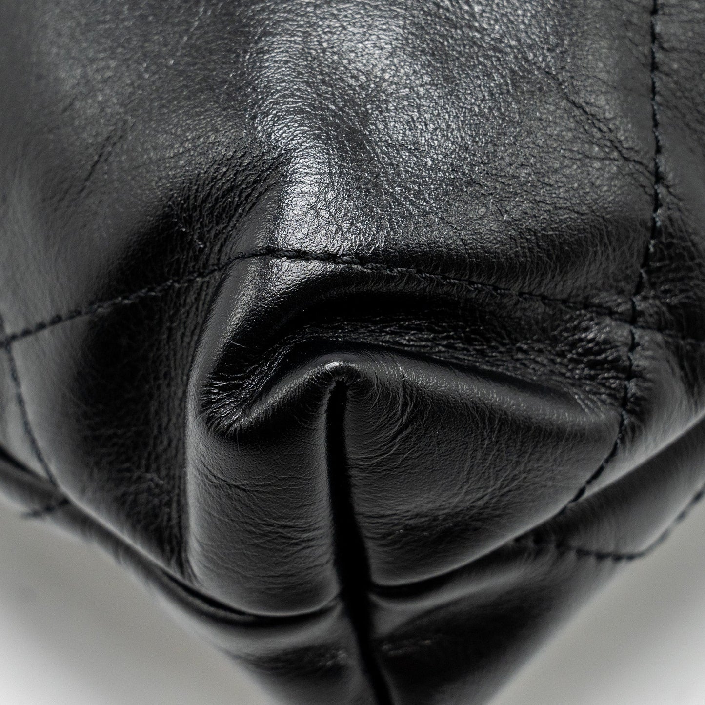 Chanel mini 22 Bag Shiny Calfskin Black  (Microchip)