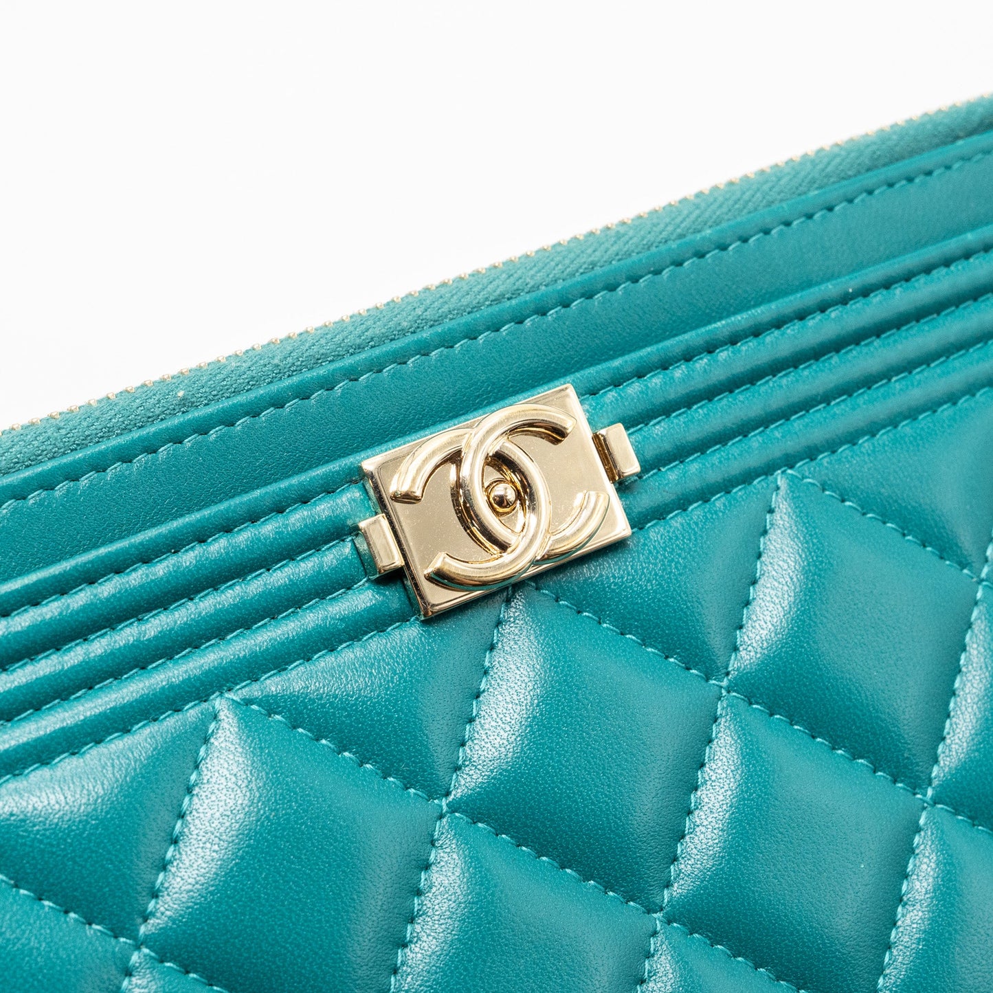 Chanel boy zip pouch lambskin green L