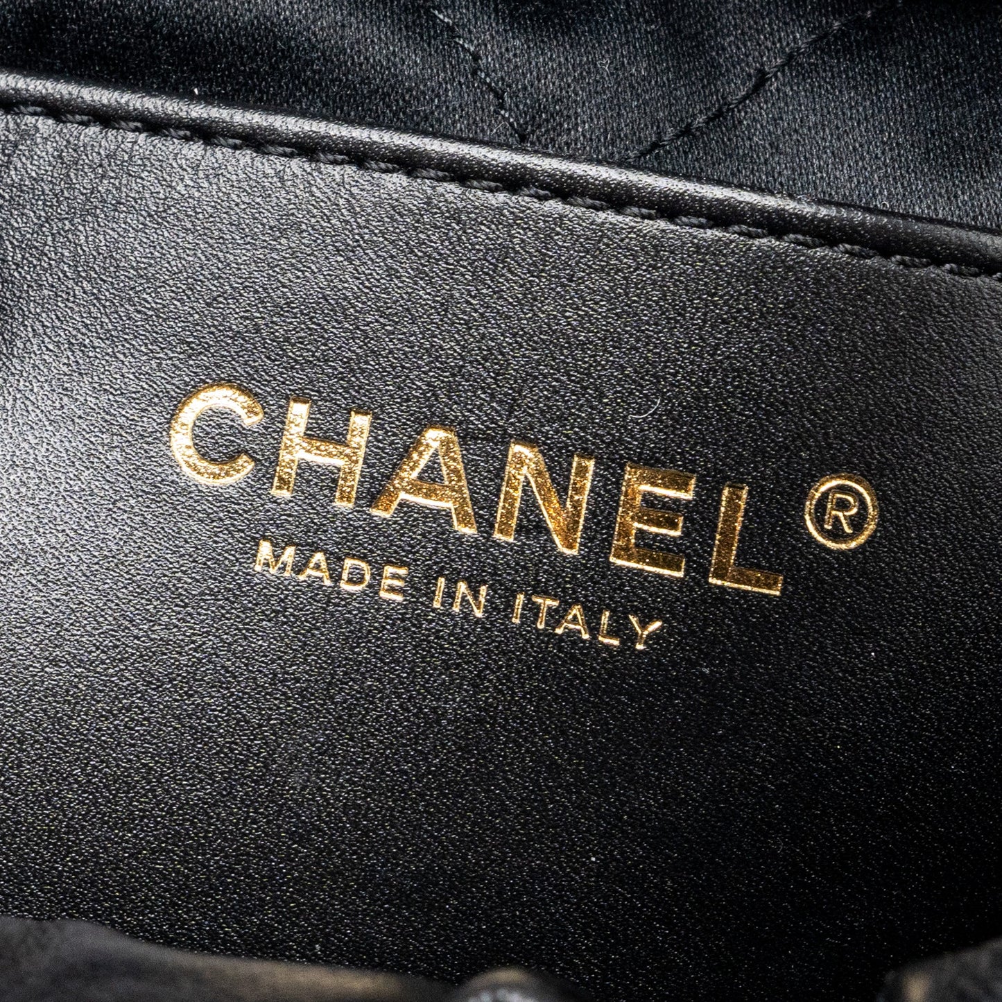 Chanel mini 22 bag shiny calfskin black  (microchip)