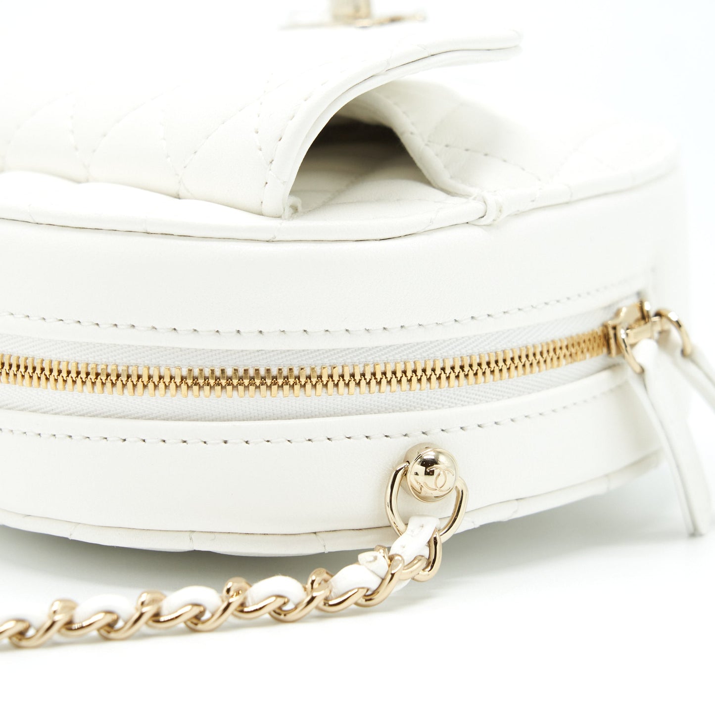 Chanel 22S Heart Bag Lambskin White L