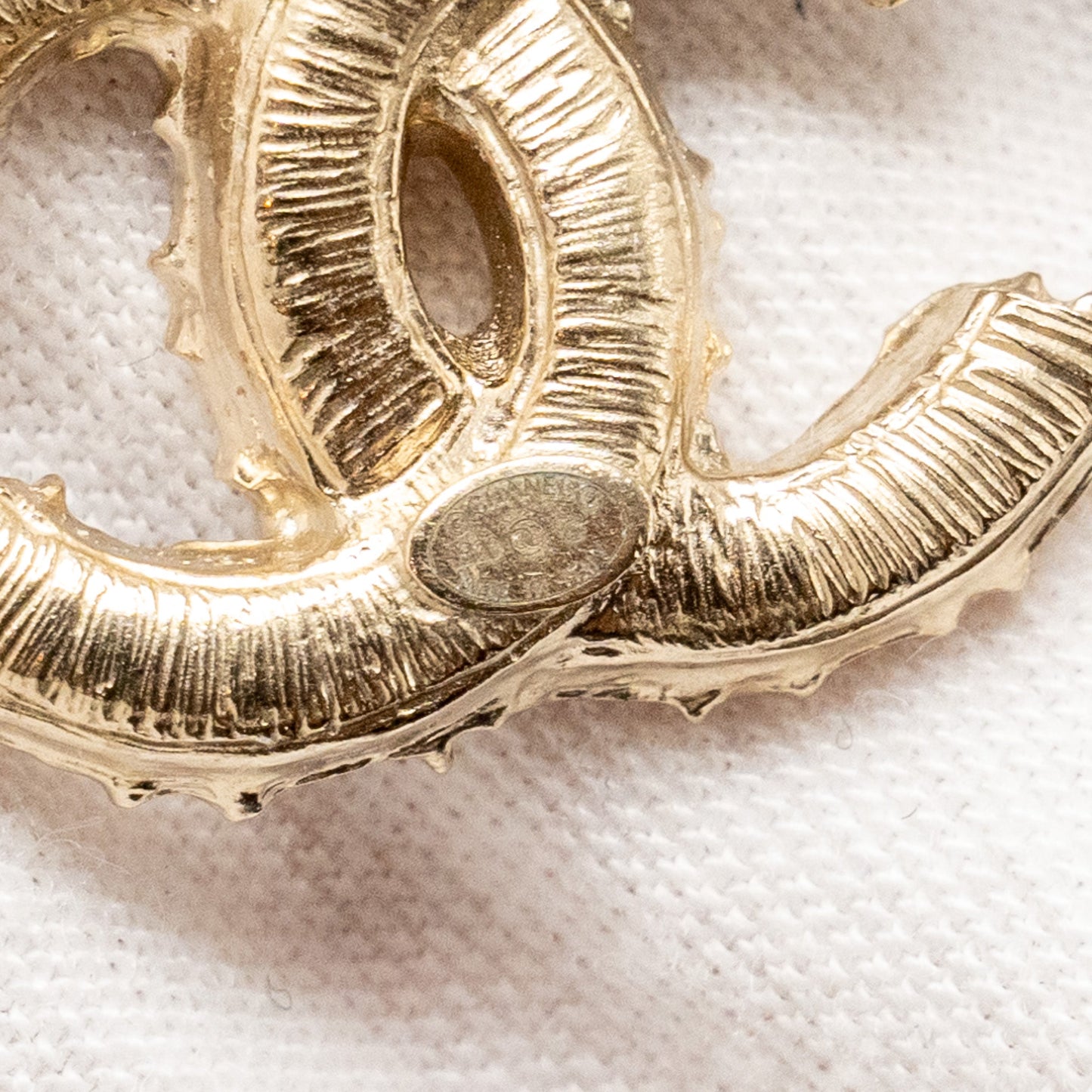 Chanel CC logo with mini pearl deco earrings light gold tone