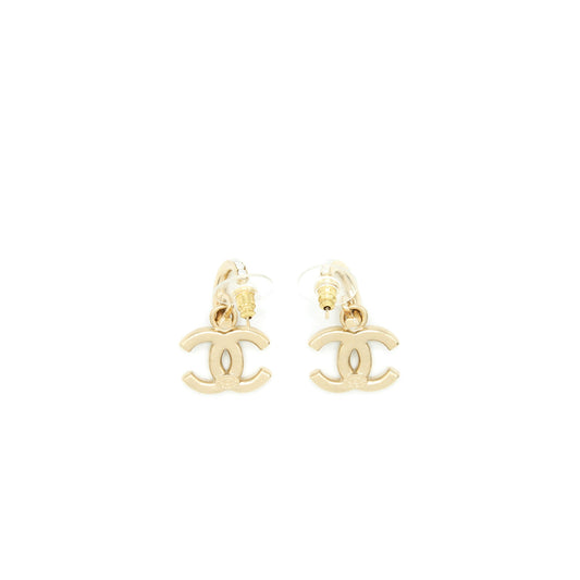 Chanel CC logo With Pearl Drop Earrings