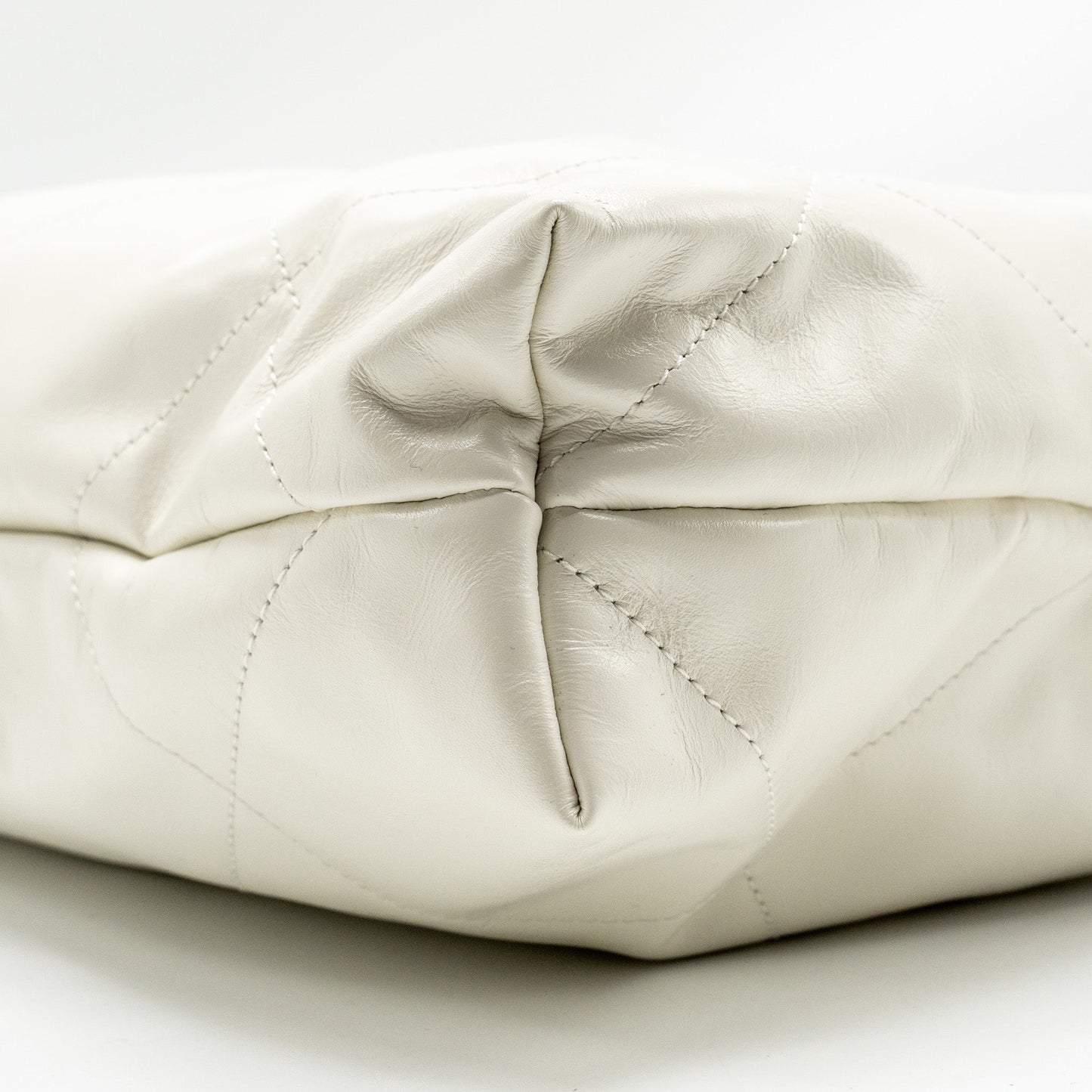 Chanel Medium 22 Bag Calfskin White  (Microchip)