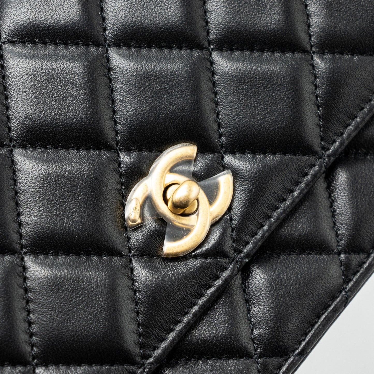 Chanel pearl crush wallet on chain lambskin BLACK  (microchip)