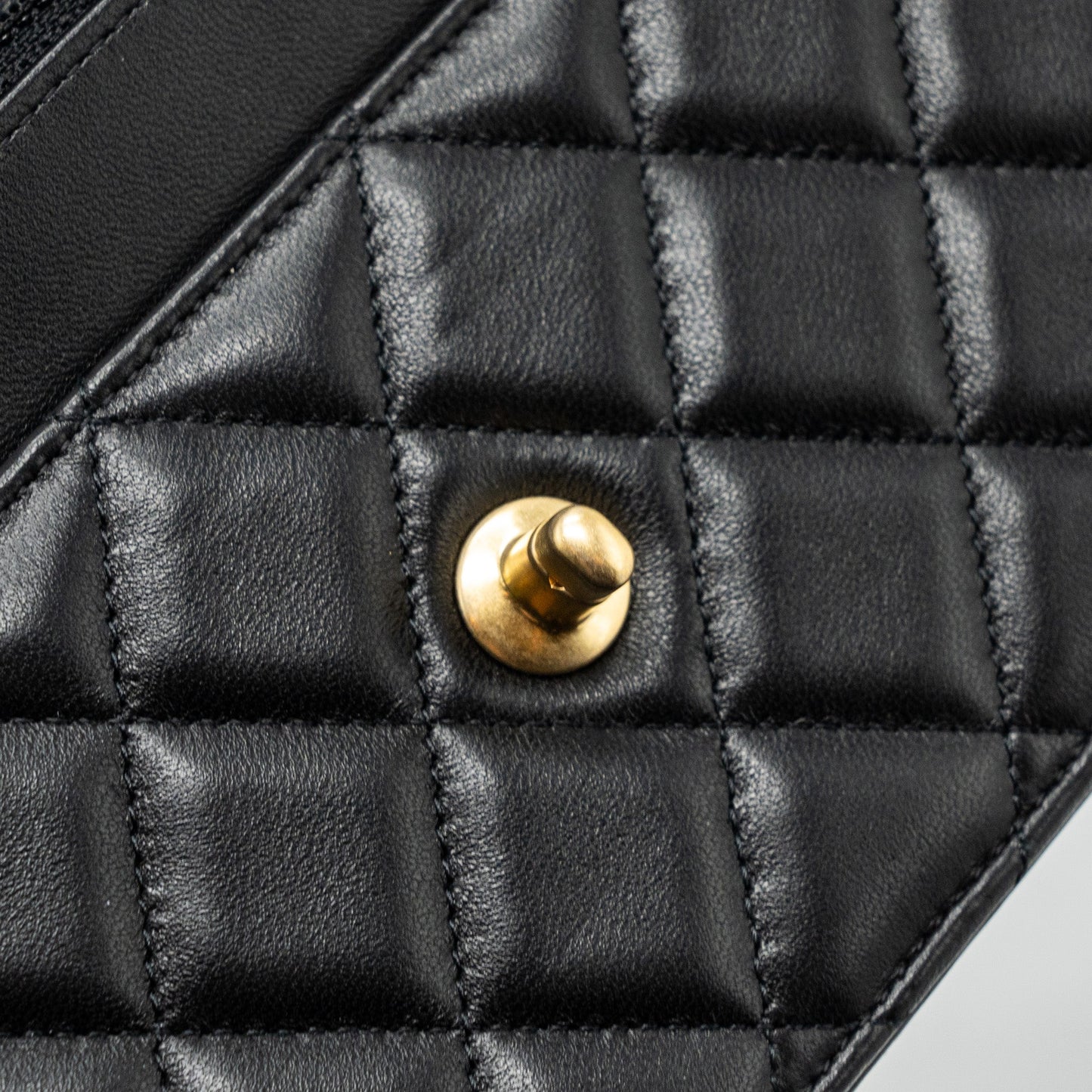 Chanel pearl crush wallet on chain lambskin BLACK  (microchip)