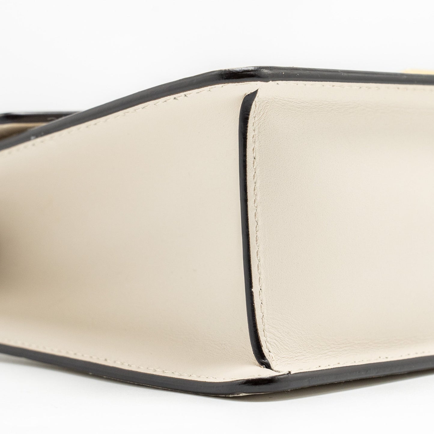 Gucci Medium Sylvie Bag calfskin white