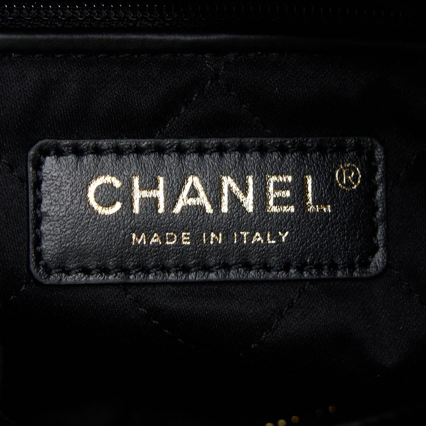 Chanel 22 Bag Medium Shiny Calfskin Black  (Microchip)