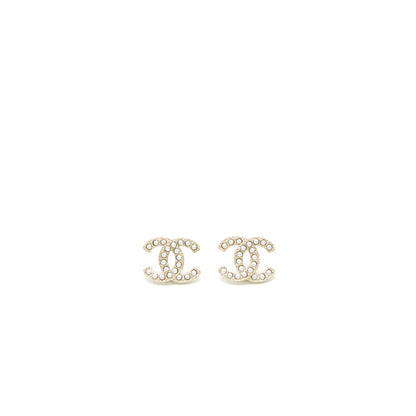 Chanel CC logo with mini pearl earrings L