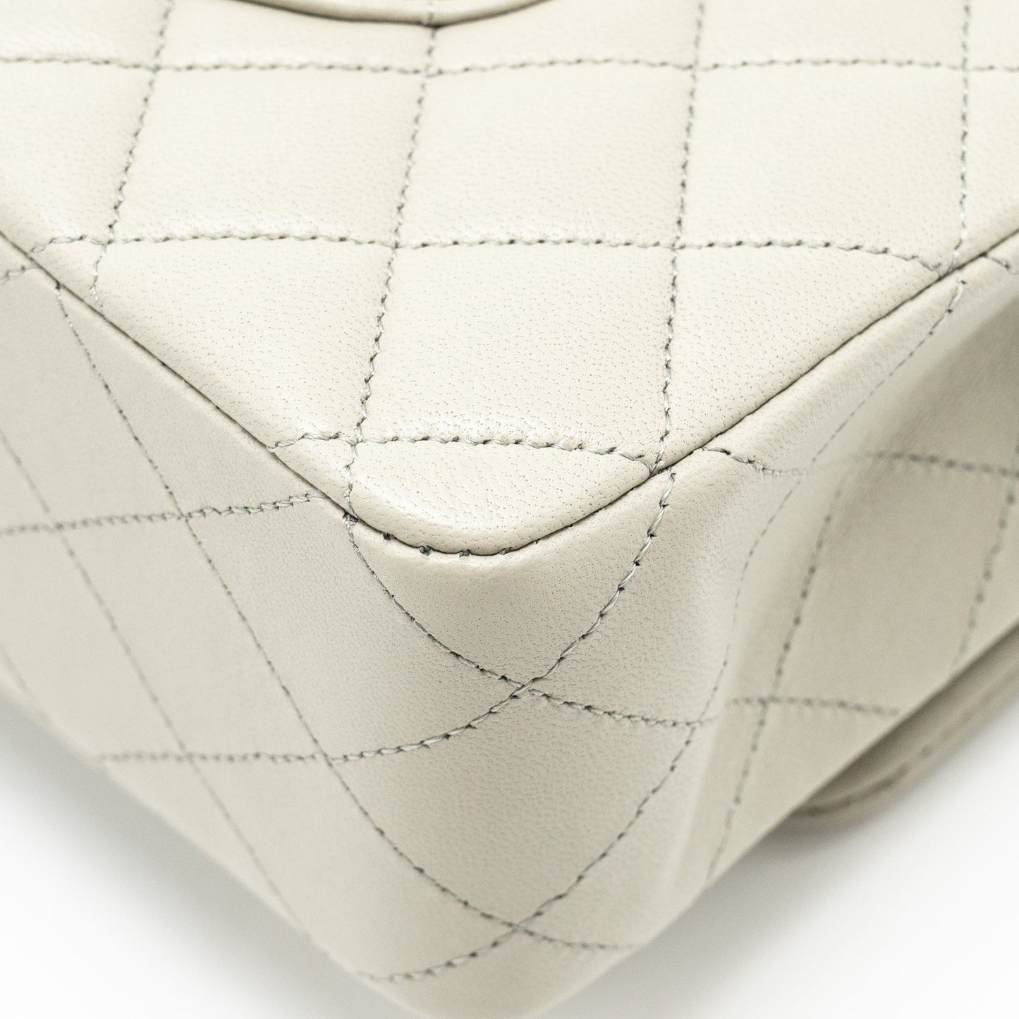 Chanel Medium Classic double flap bag lambskin light grey L (Microchip)