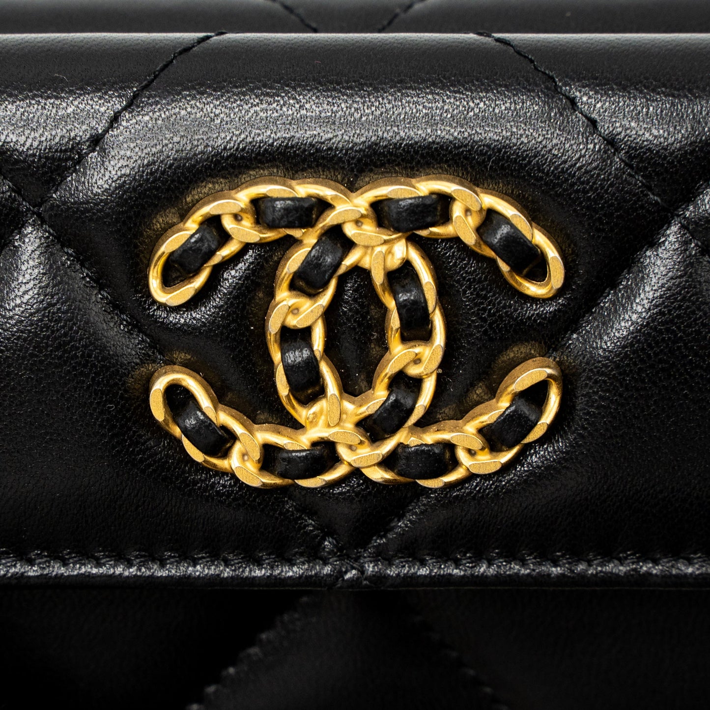 Chanel 19 Flap Compact Wallet Lambskin Black  (Microchip)