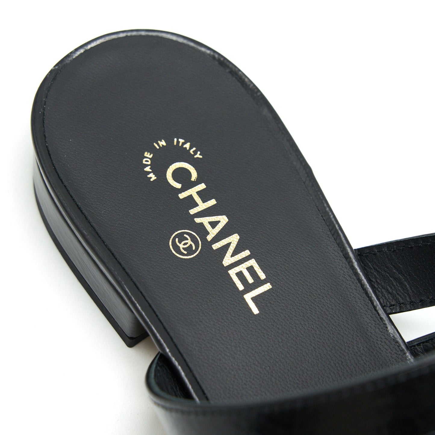 Chanel size37 Leather and pearl sandal black