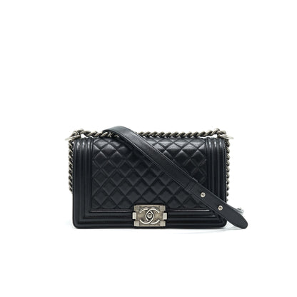 CHANEL MEDIUM BOY CHANEL HANDBAG CAVIAR BLACK