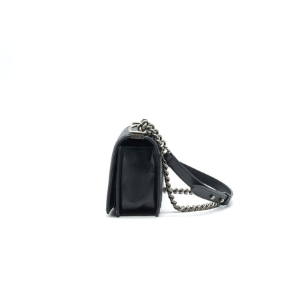 CHANEL MEDIUM BOY CHANEL HANDBAG CAVIAR BLACK