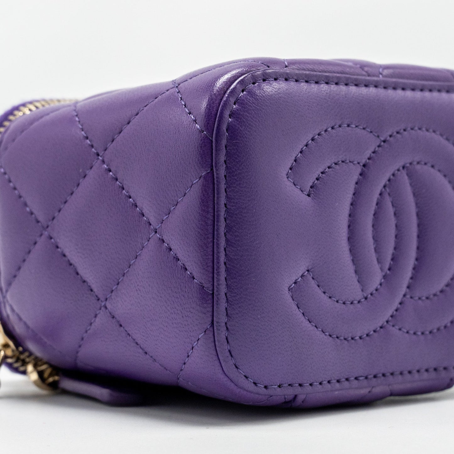 Chanel 22A Mini Vanity Case Lambskin Purple L (Microchip)