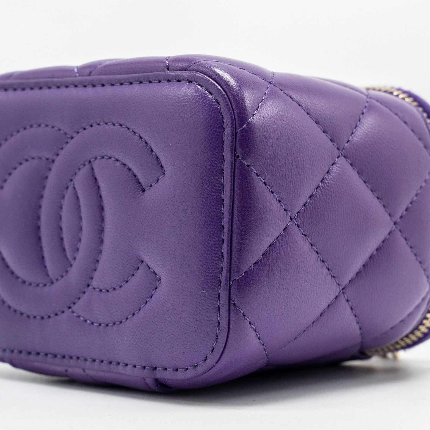Chanel 22A Mini Vanity Case Lambskin Purple L (Microchip)