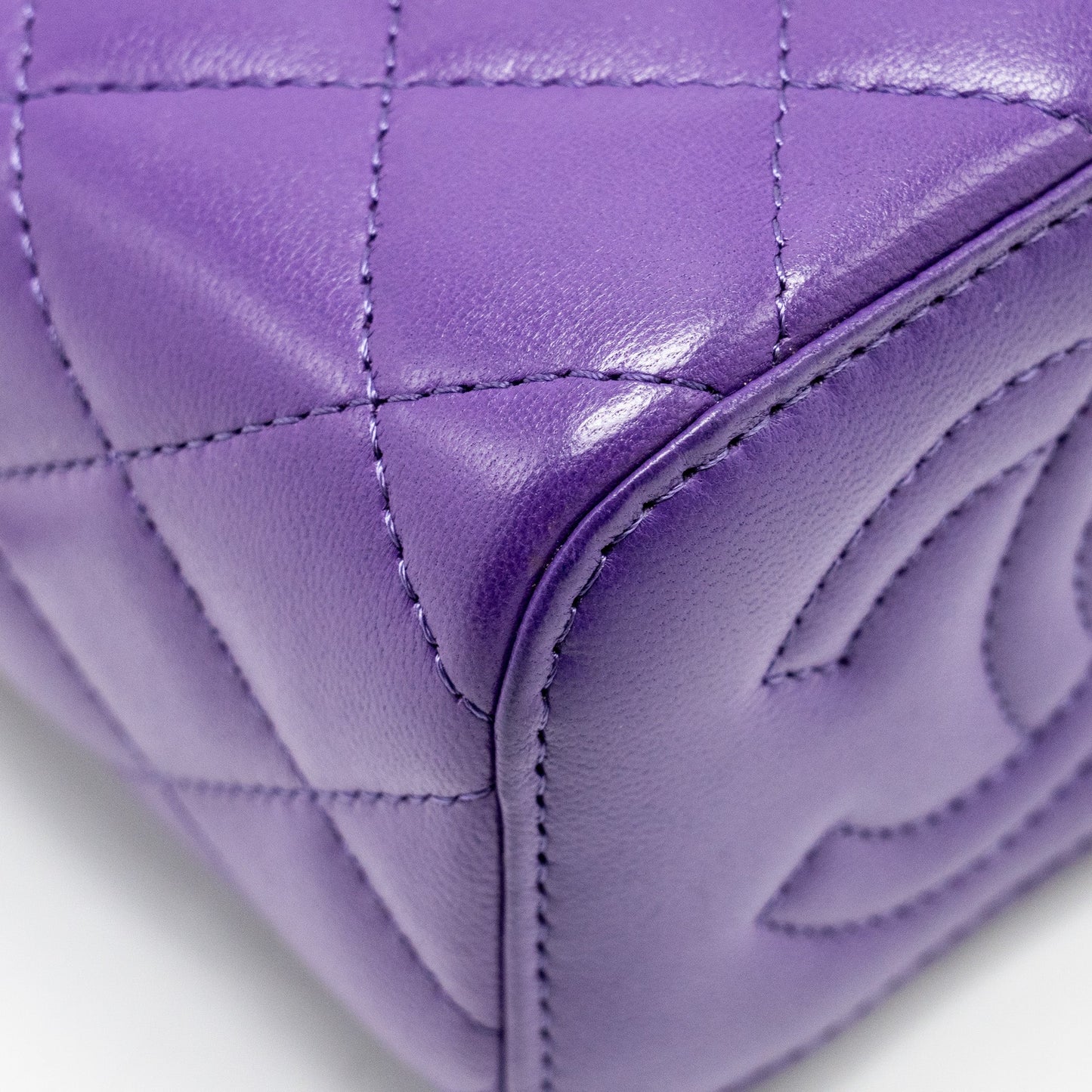 Chanel 22A Mini Vanity Case Lambskin Purple L (Microchip)