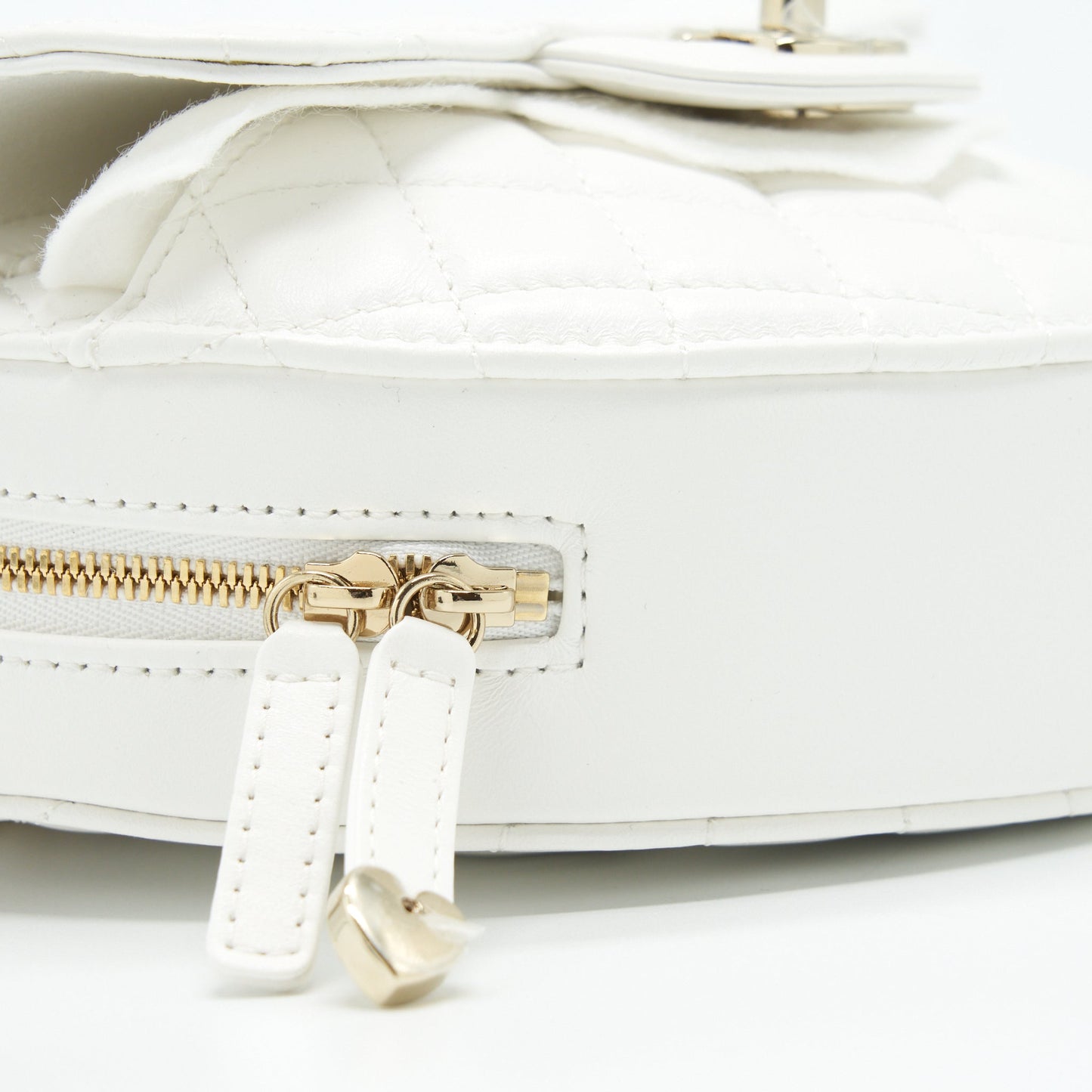 Chanel 22S Heart Bag Lambskin White L