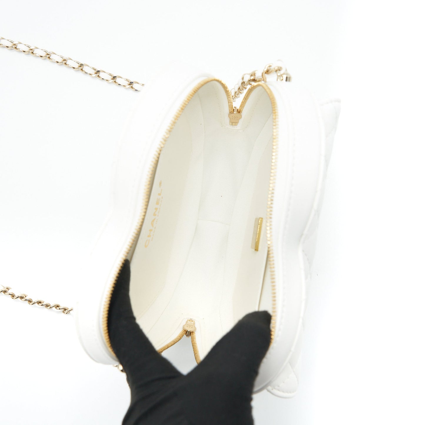 Chanel 22S Heart Bag Lambskin White L