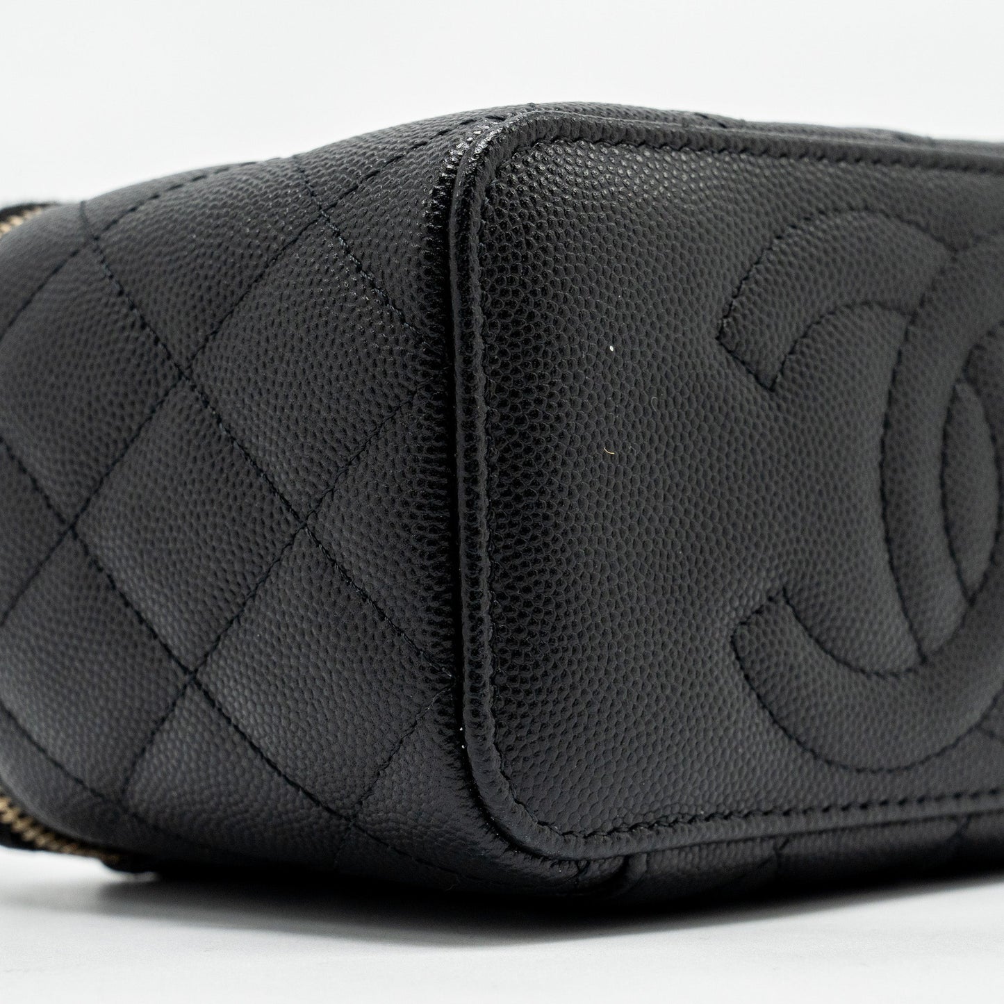 CHANEL Long Vanity With Chain Caviar Black L