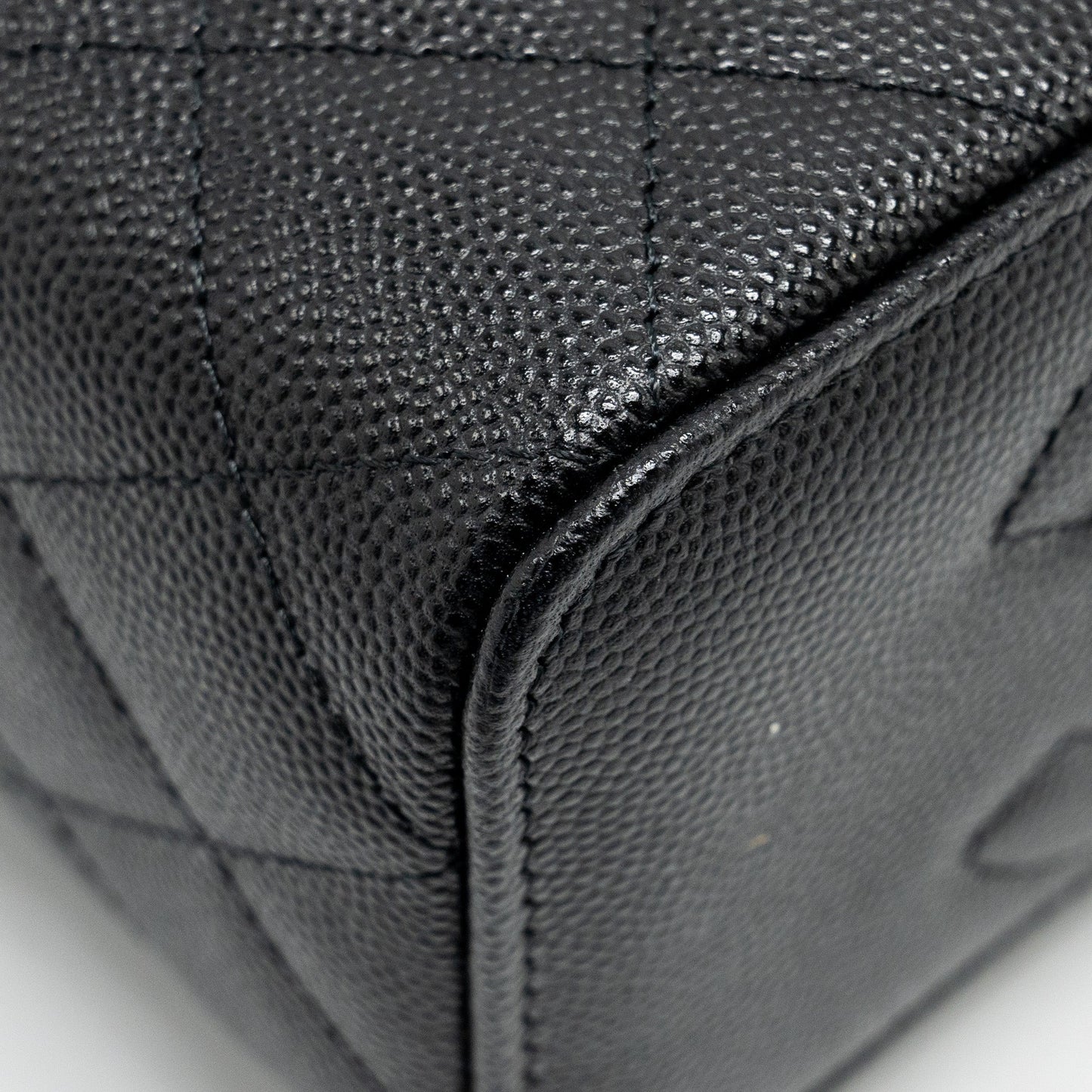 CHANEL Long Vanity With Chain Caviar Black L