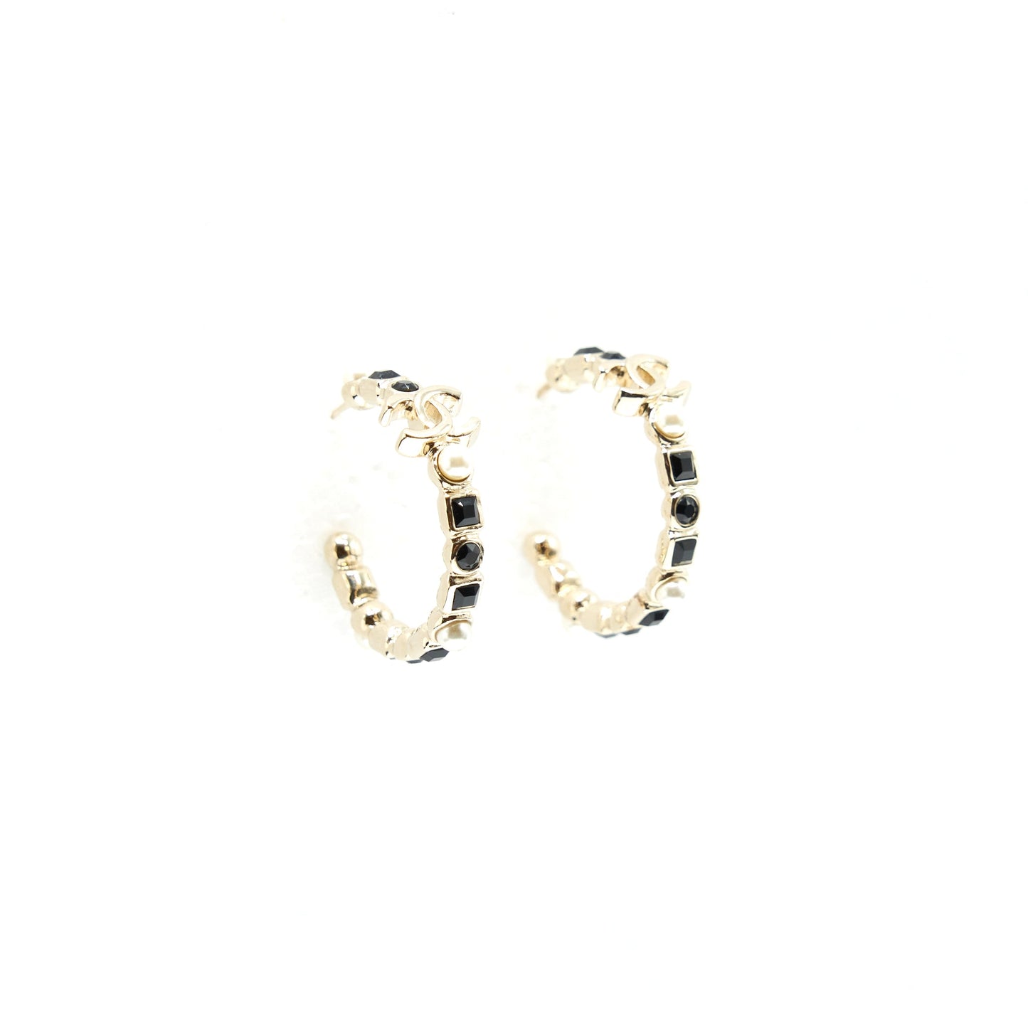 Chanel Round CC Black Earrings With Pearl